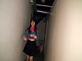 <禁断の味>誰もいない廃墟でおもらしセフレと、どきどきイチャえっち。 サンプル動画サムネイル